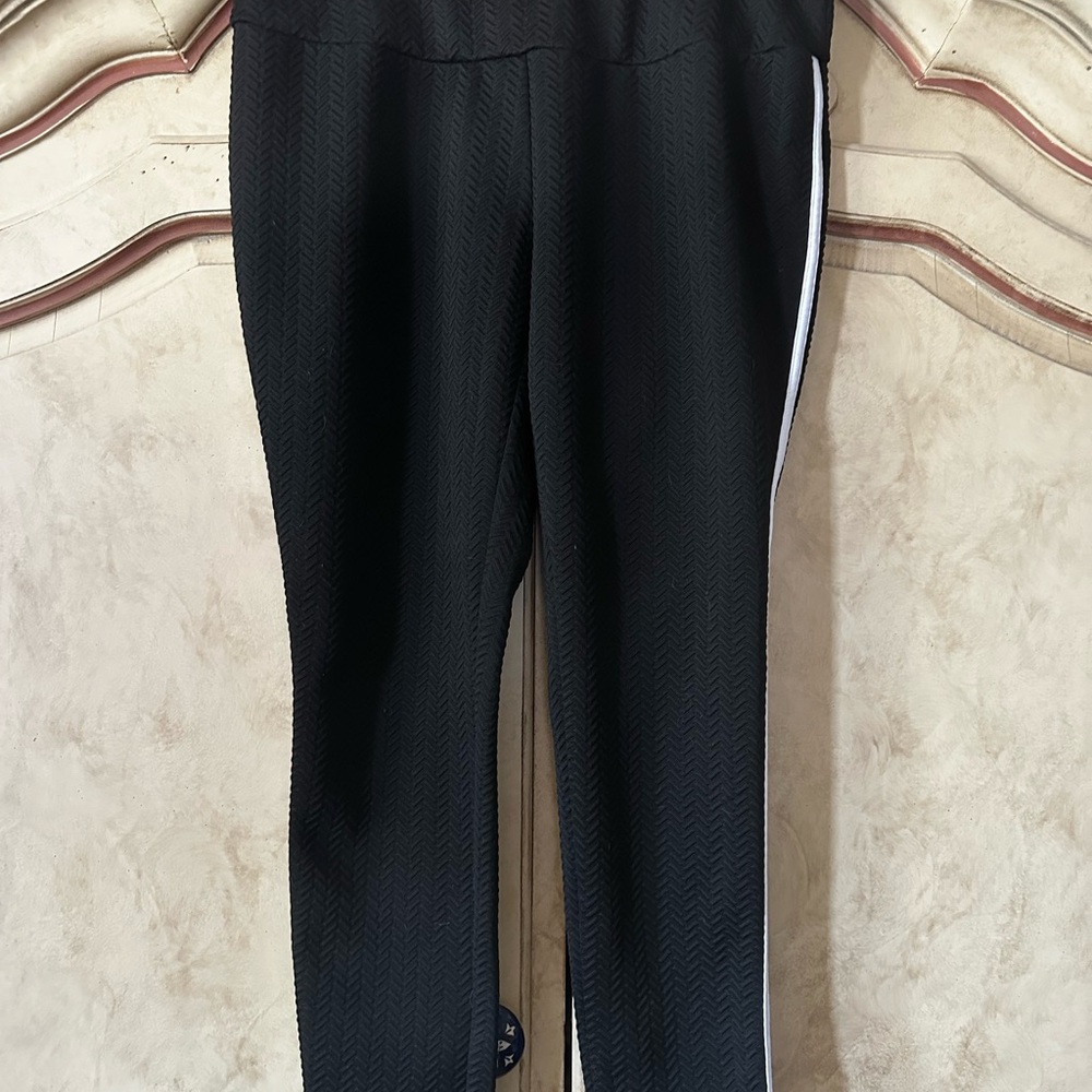 Chicos Black and White leggings with Sleek Minimalist Design Size 1